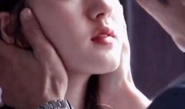 热门大瓜往期内容 赵露思吻戏,一场甜蜜的“意外”